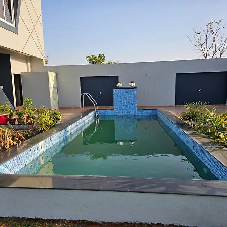 우자인 Shree Ambe Farmhouse 빌라 외부 사진