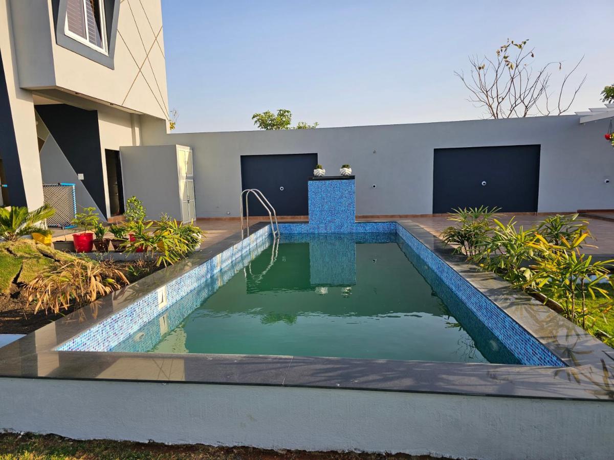 우자인 Shree Ambe Farmhouse 빌라 외부 사진