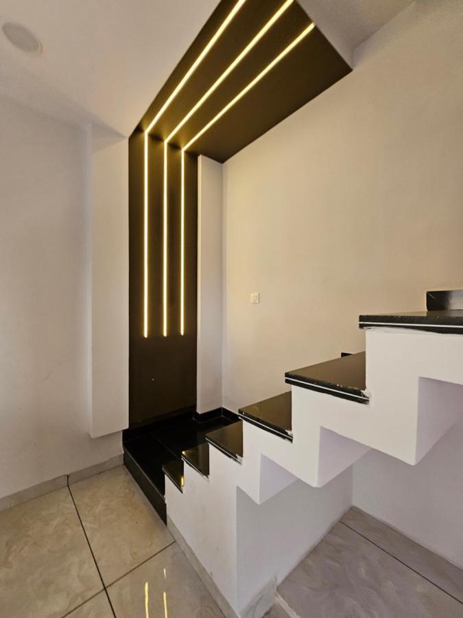 우자인 Shree Ambe Farmhouse 빌라 외부 사진