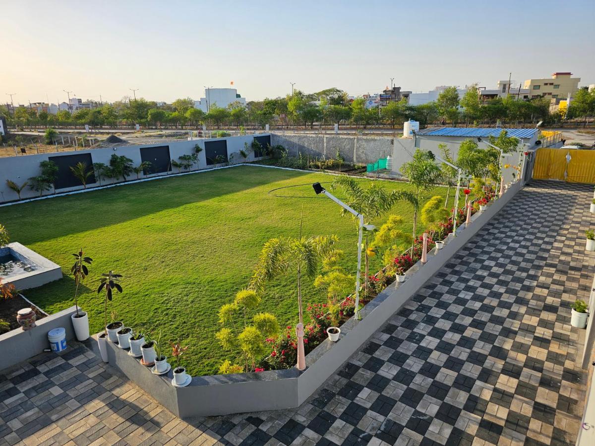 우자인 Shree Ambe Farmhouse 빌라 외부 사진